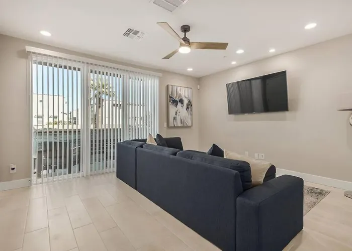 Miller Square 1009